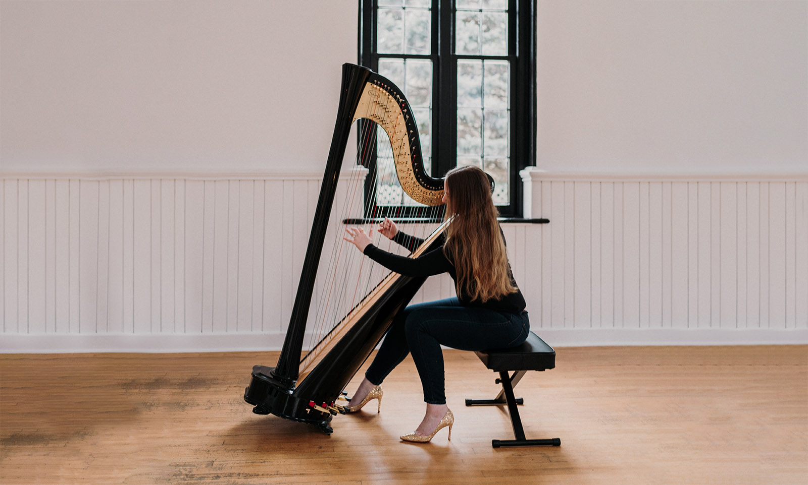 About Hannah Warren  Ottawa-Based Wedding and Event Harpist