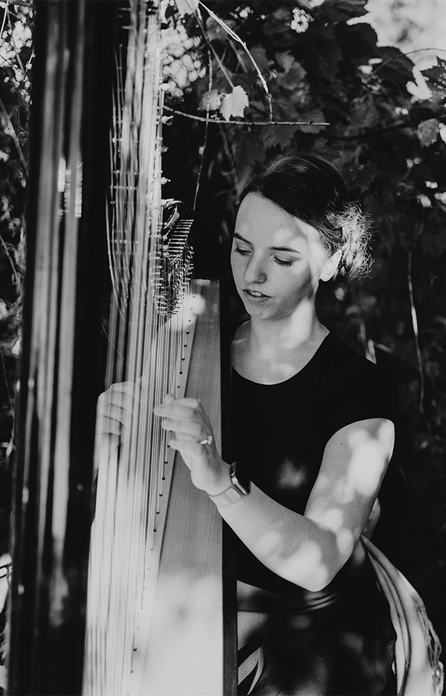 Hannah Warren Harpist - Pedal Harp